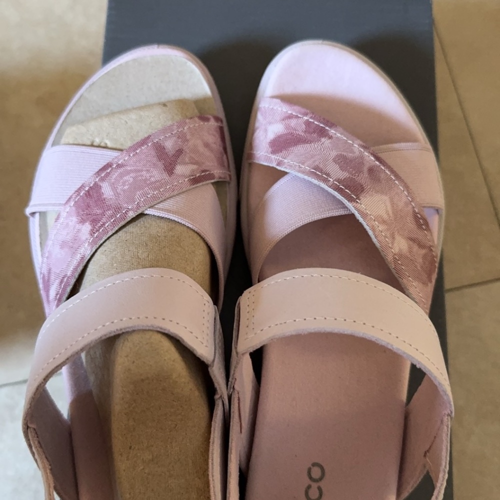 ECCO  Sandal Womens size 6-6.5 New in box